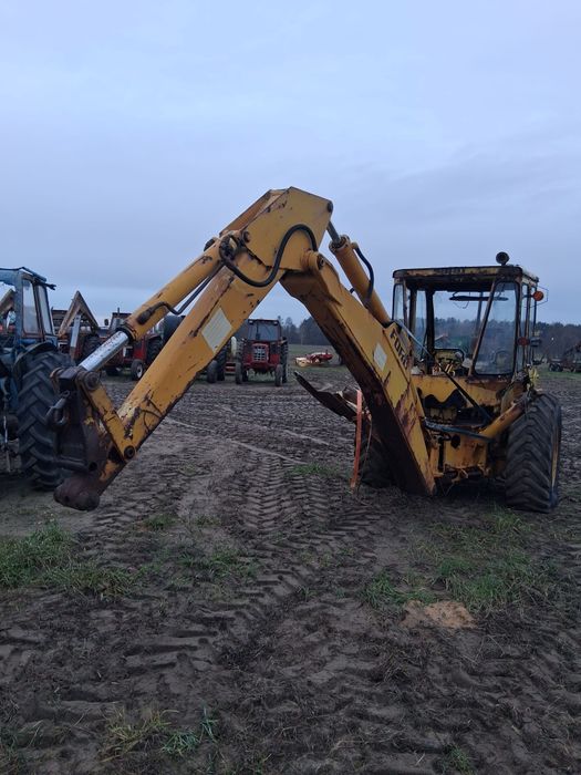 Koparko-Ładowarka Ford 19-501 uszkodzona