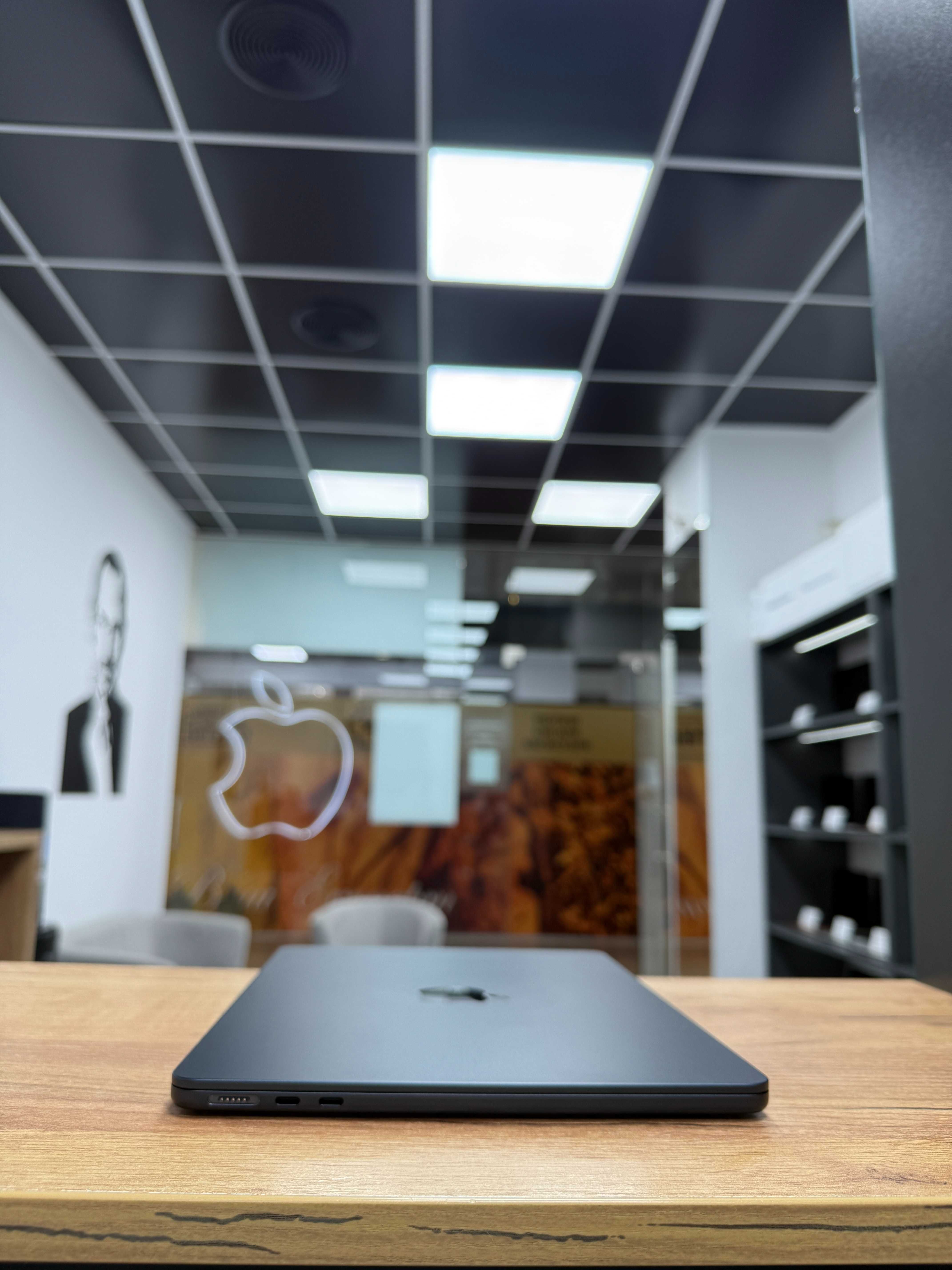 Macbook Air 2022  (M2 /8gb/256 ssd) Офіційна Гарантія/ 03405SV