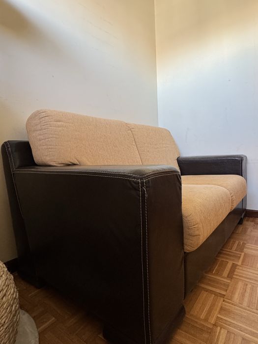 Sofa em pele e tecido