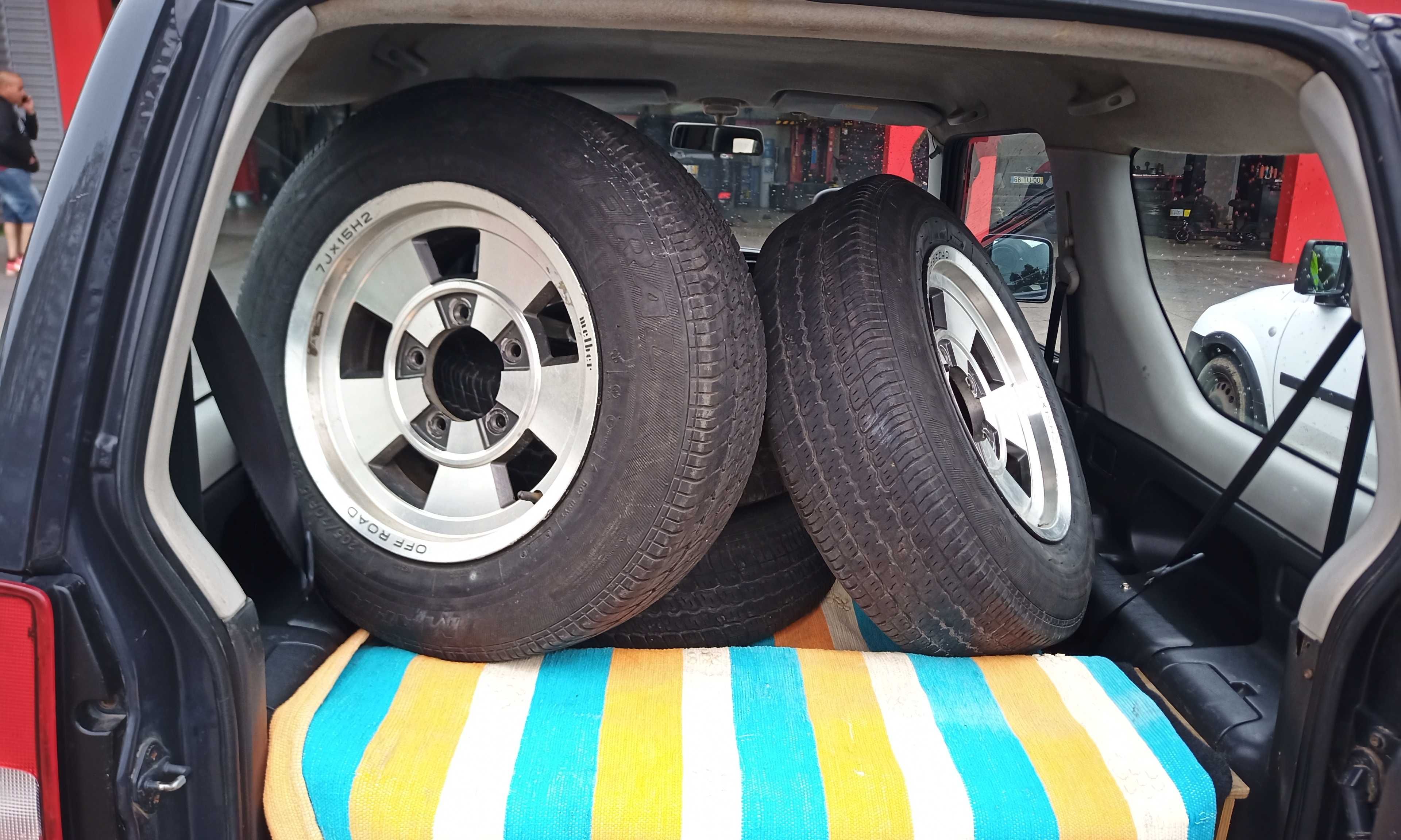 Jantes e pneus para jipe Susuki 205/70 R15