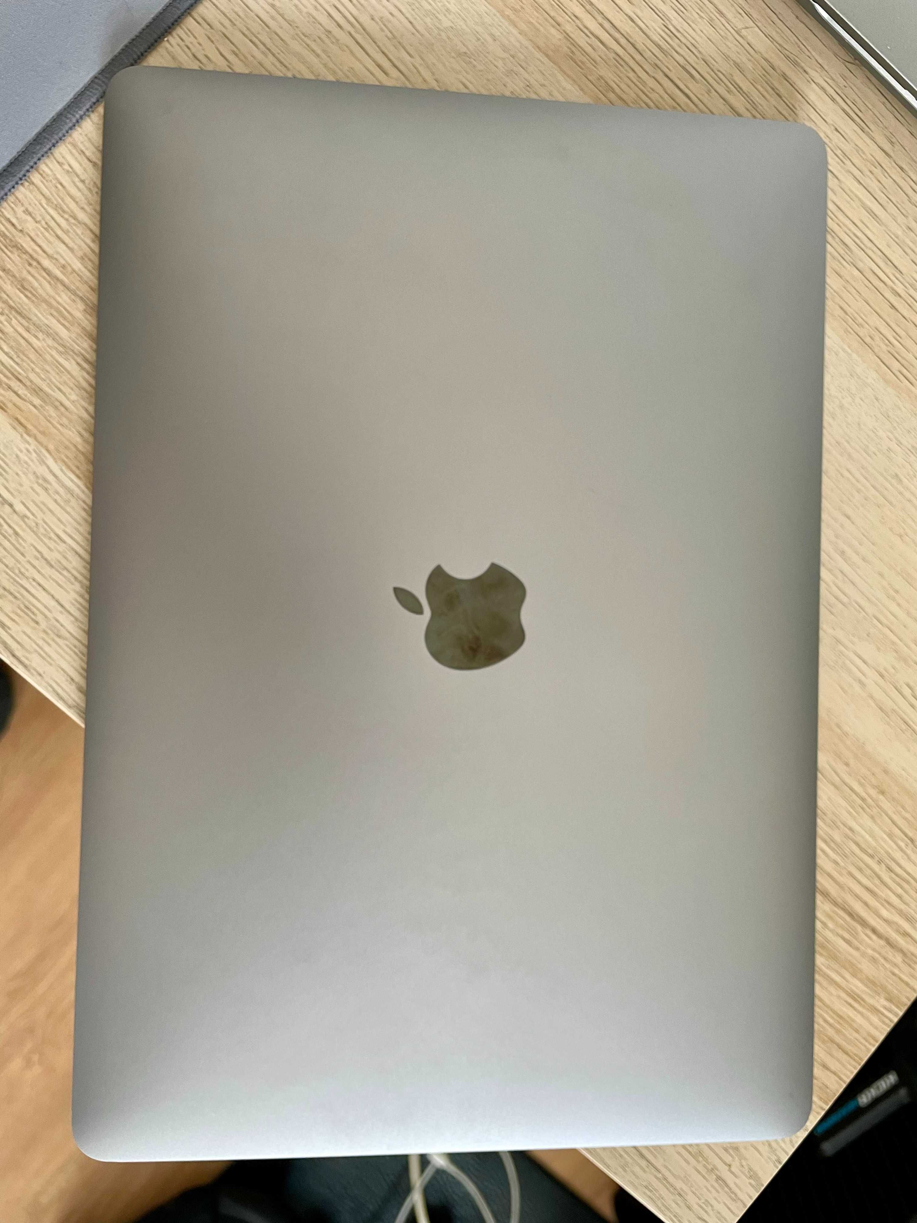 MacBook Pro 13" (2020) - M1 8‑core e GPU 8-Core - 8GB RAM - SSD 256GB