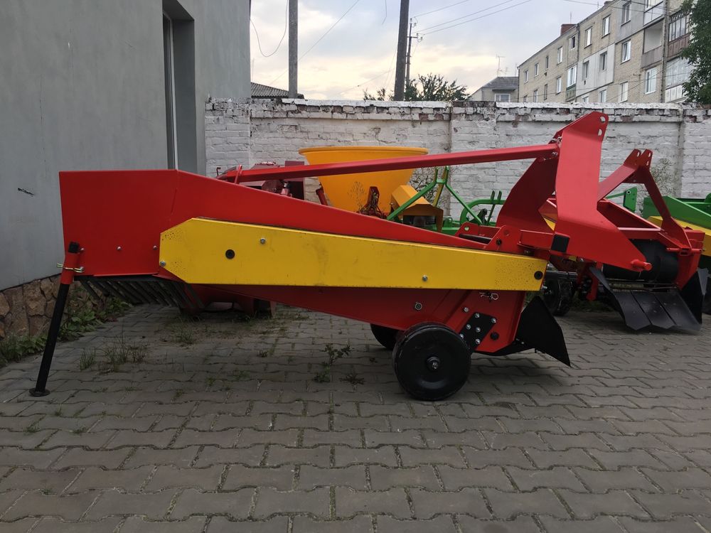 Картоплекопачка транспортерна, вібраційна, вертушка Wirax, Bomet