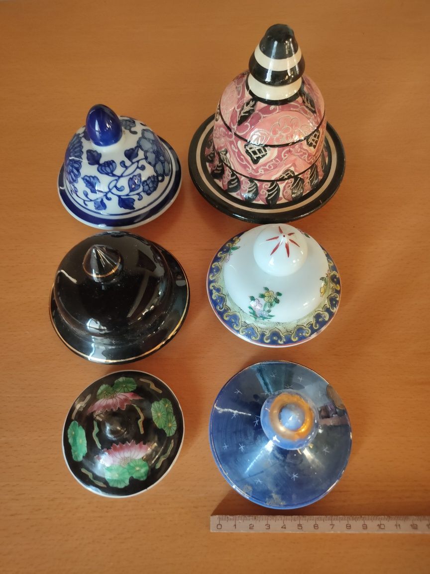 Tampas em cerâmica.
