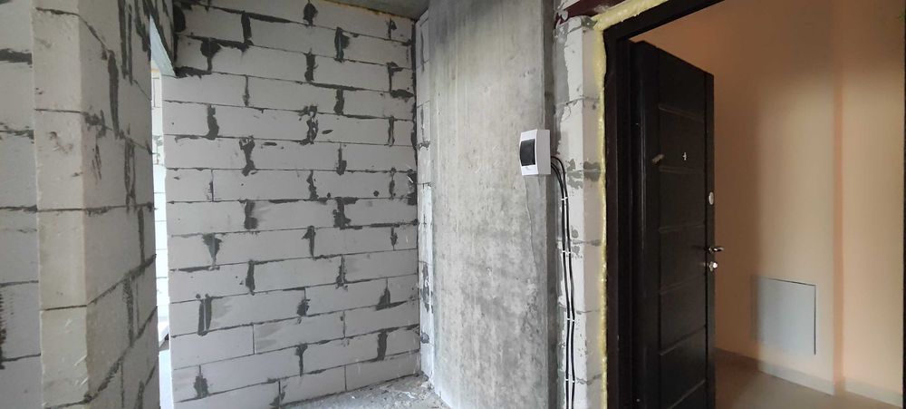 Продається однокімнатна квартира в новобудові.Цегляний будинок.