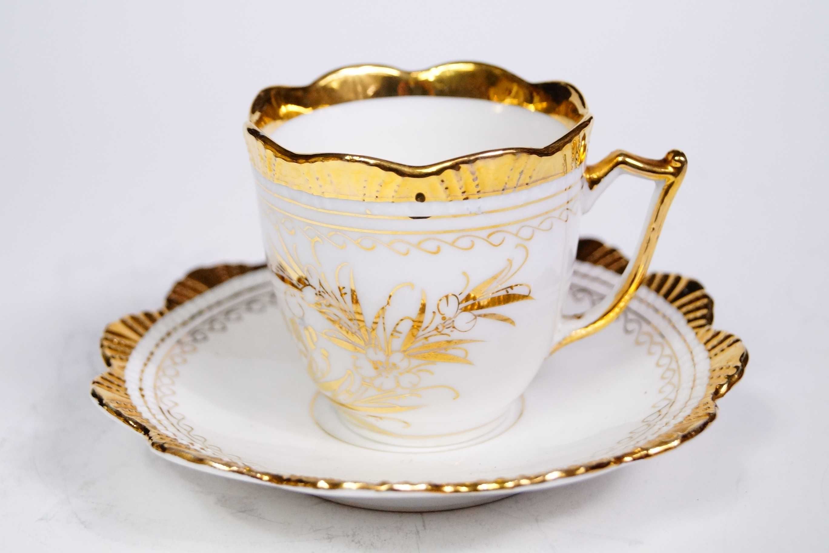 Porcelanowa filiżanka do kawy biało złota