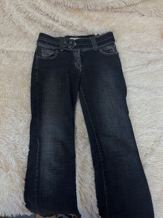 Flared low-rise jeans