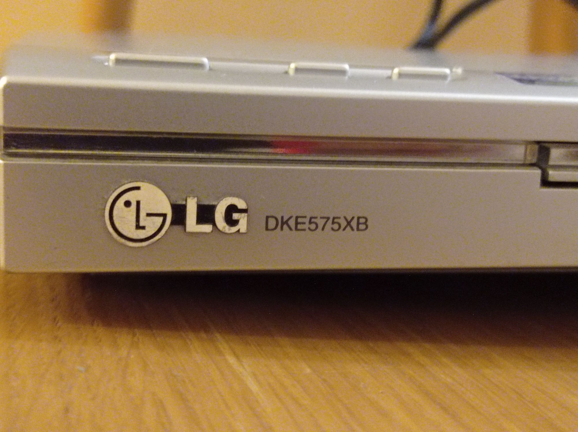 DVD програвач LG DKE575XB (не робочий, на запчастини)