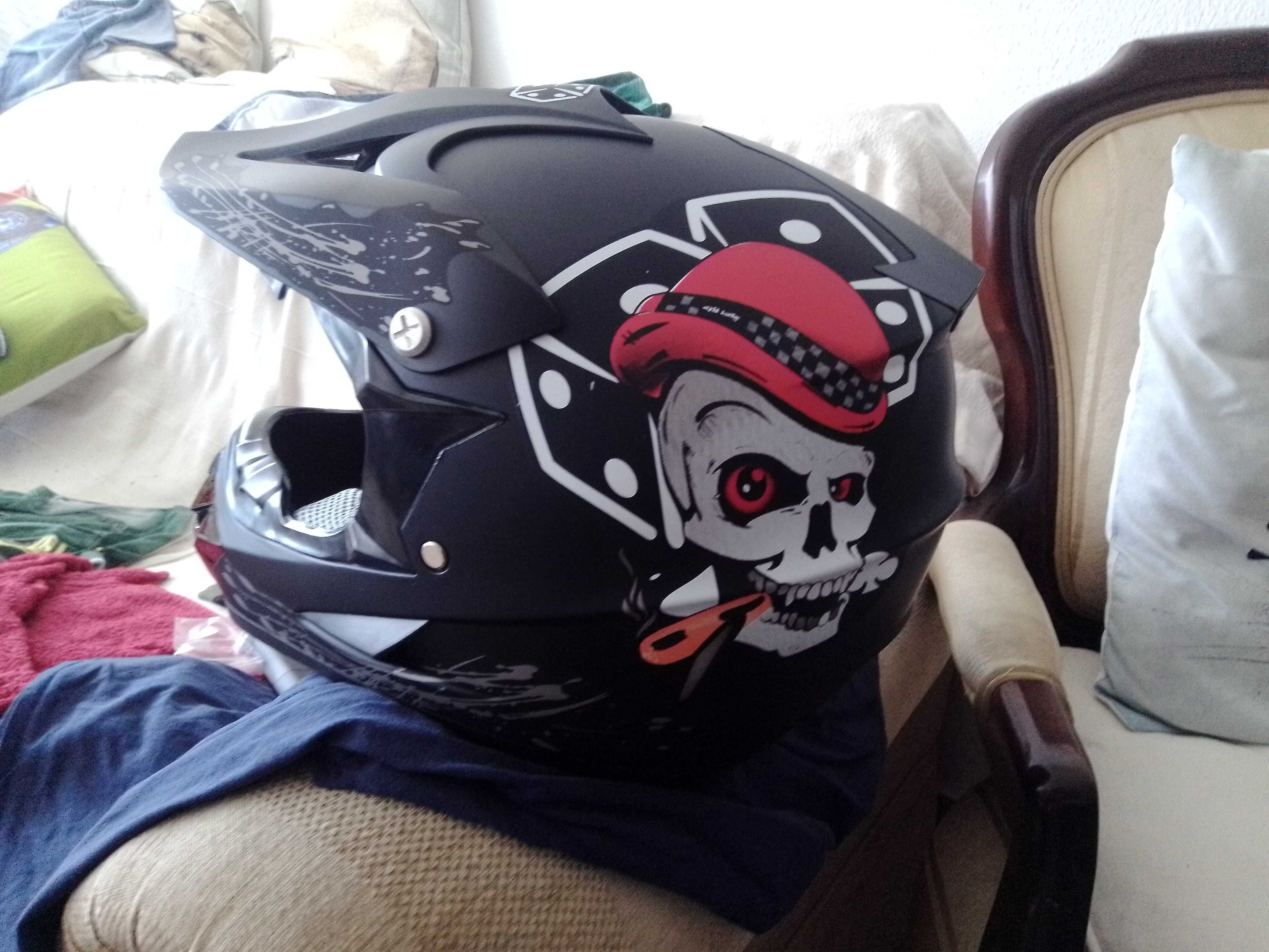 capacete de moto novo