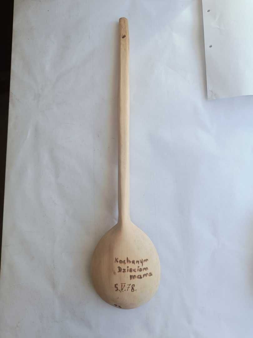 Łycha, nabierak 56cm. Mieszadło drewniane 63cm, oba ze wzorem ludowym.