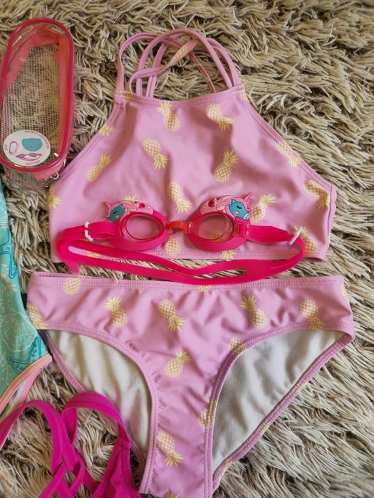 2 stroje kąpielowe + okulary+ top r134/140cm