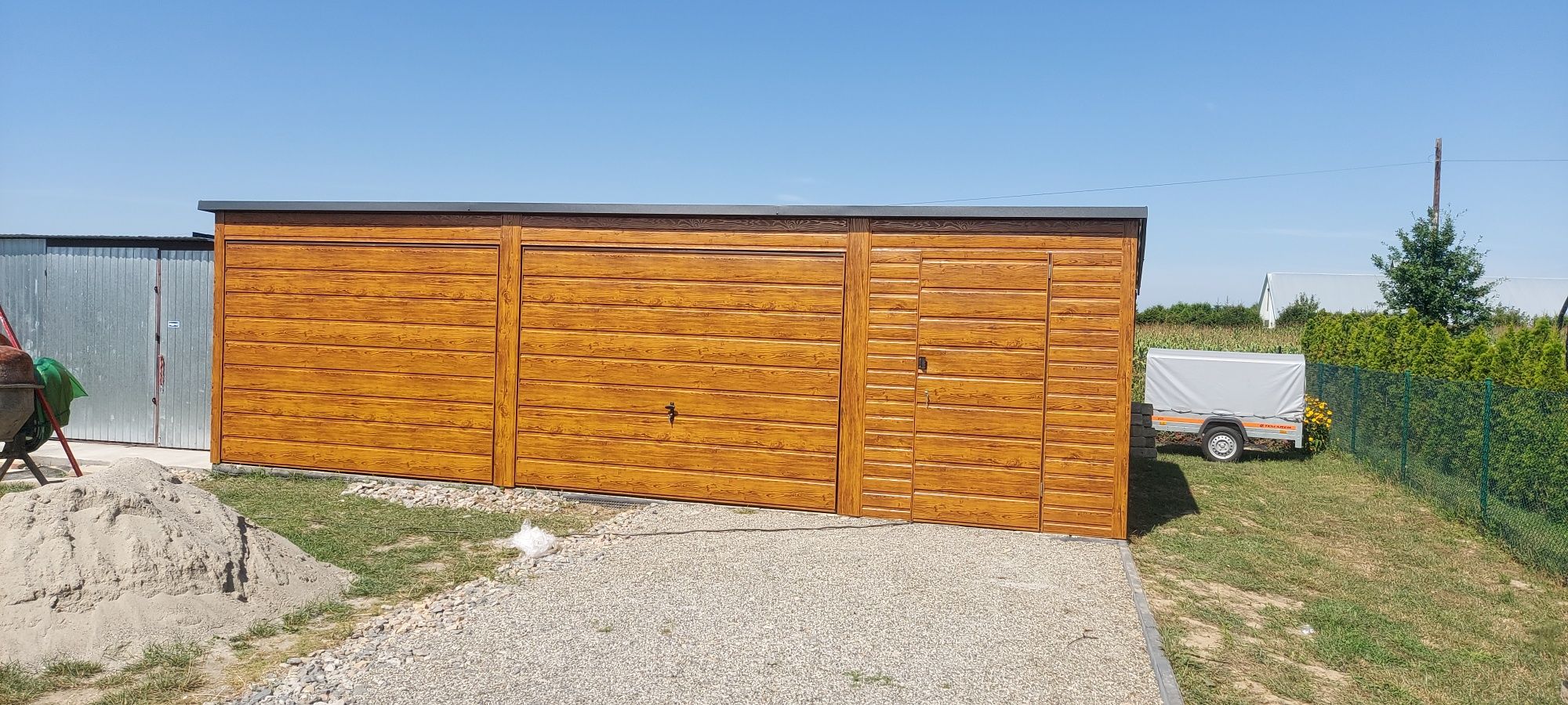 Garaż blaszany 12x6 orzech mat bramy grafit mat