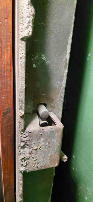 Продам вхідні металеві двері