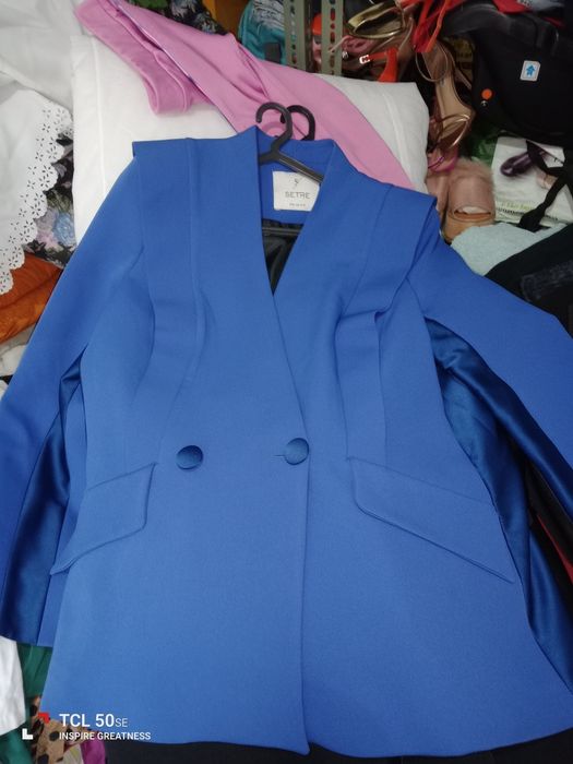 Vendo roupa usada em muito bom estado ( calçado e malas )