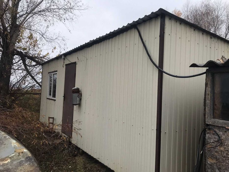 Дачний вагончик на березі р.Дніпро