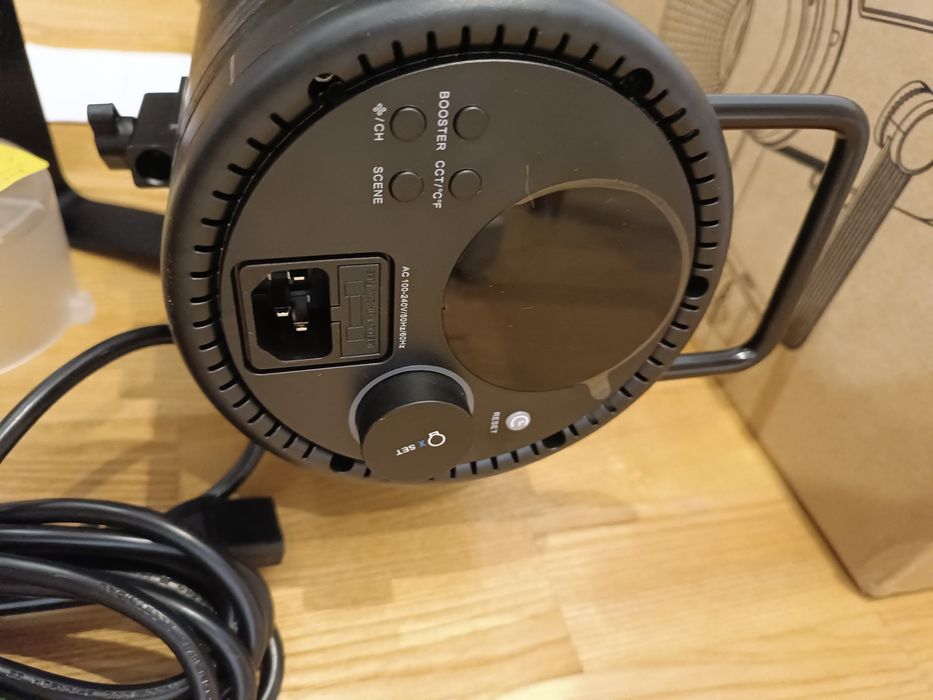 Lampa Neewer CB200 210 W LED – profesjonalne studyjne światlo dzienne