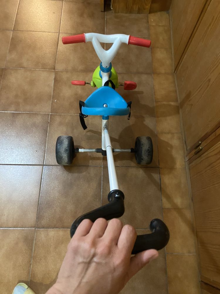 Triciclo com puxador