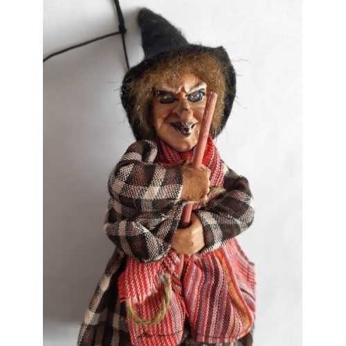 Статуэтка кукла Баба Яга Хэллоуин. Хохочет и светятся глаза