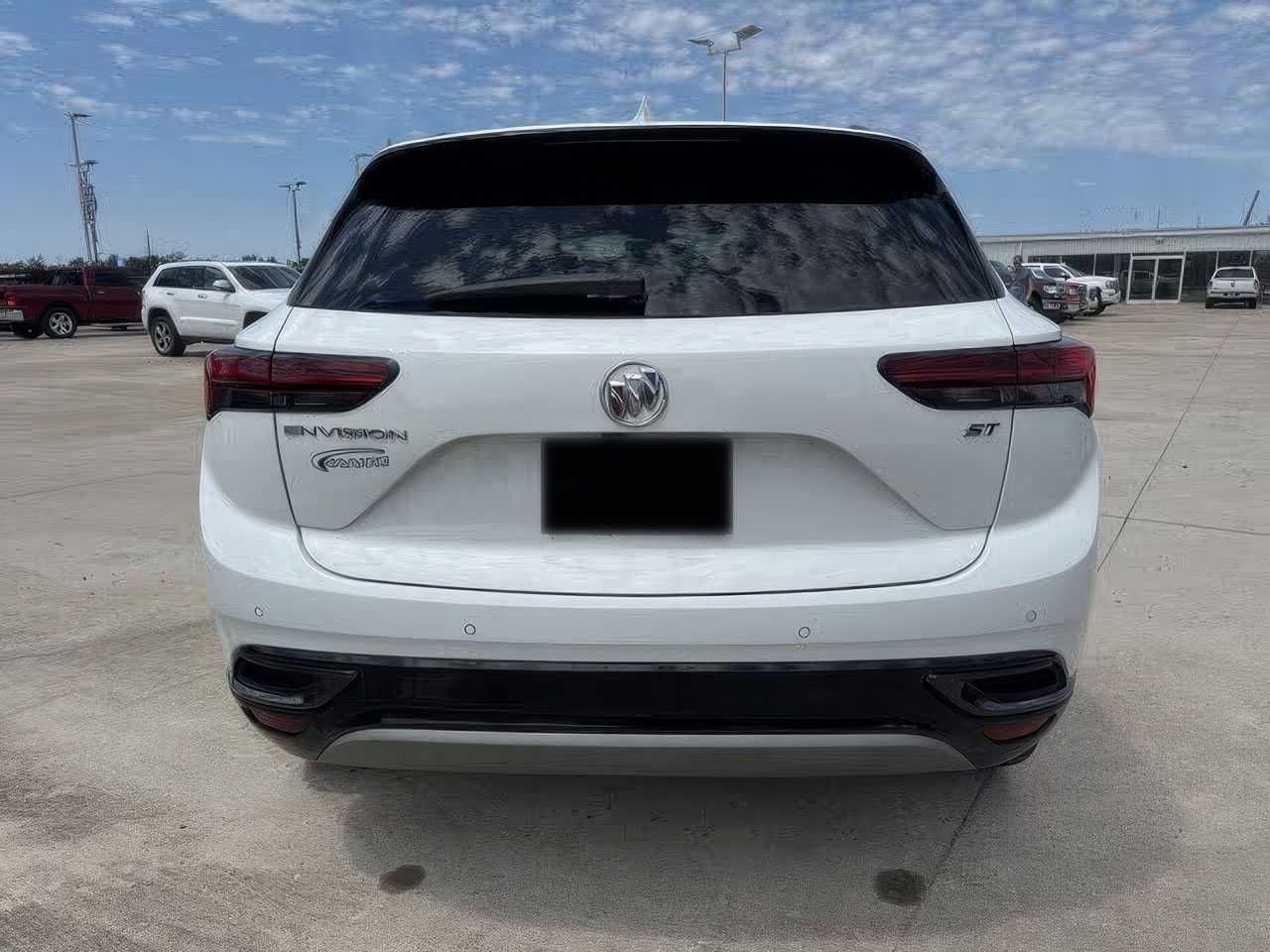 Buick	ENVISION		 	2021