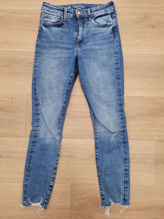Jeansy damskie z hm, true to you, skinny, z poszarpanymi nogawkami