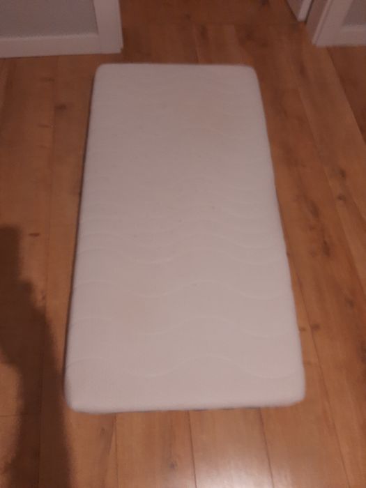 Materac do łóżka dziecięcego piankowy jak nowy