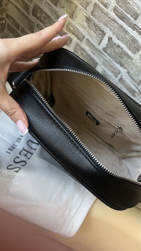 Шкіряна чоловіча сумка GUESS