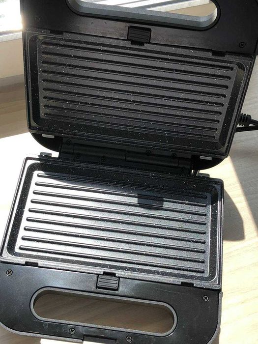 Бутербродниця (вафельниця, гриль) Cecotec Rock"nToast 1000 3in1