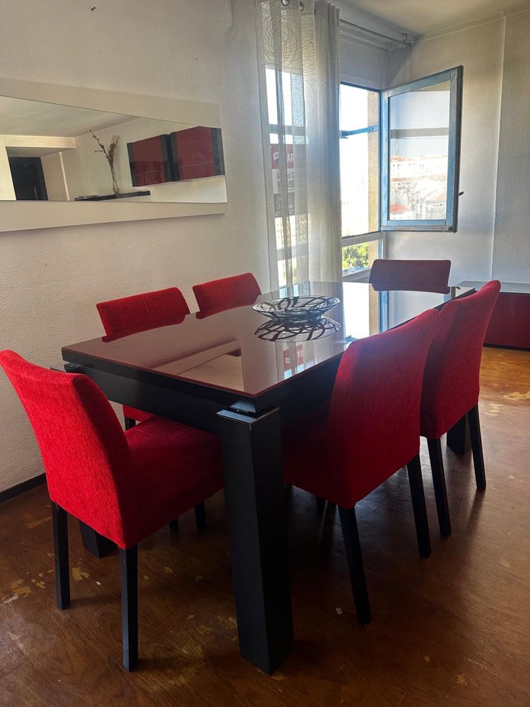 Mesa de Jantar Extensível com 6 Cadeiras – Excelente Estado