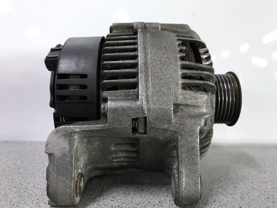 Генератор BMW Е46 М43 1.9 і Valeo 1435938 100 A БМВ M43 E46 шрот