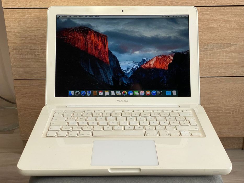 Apple MacBook Unibody retro