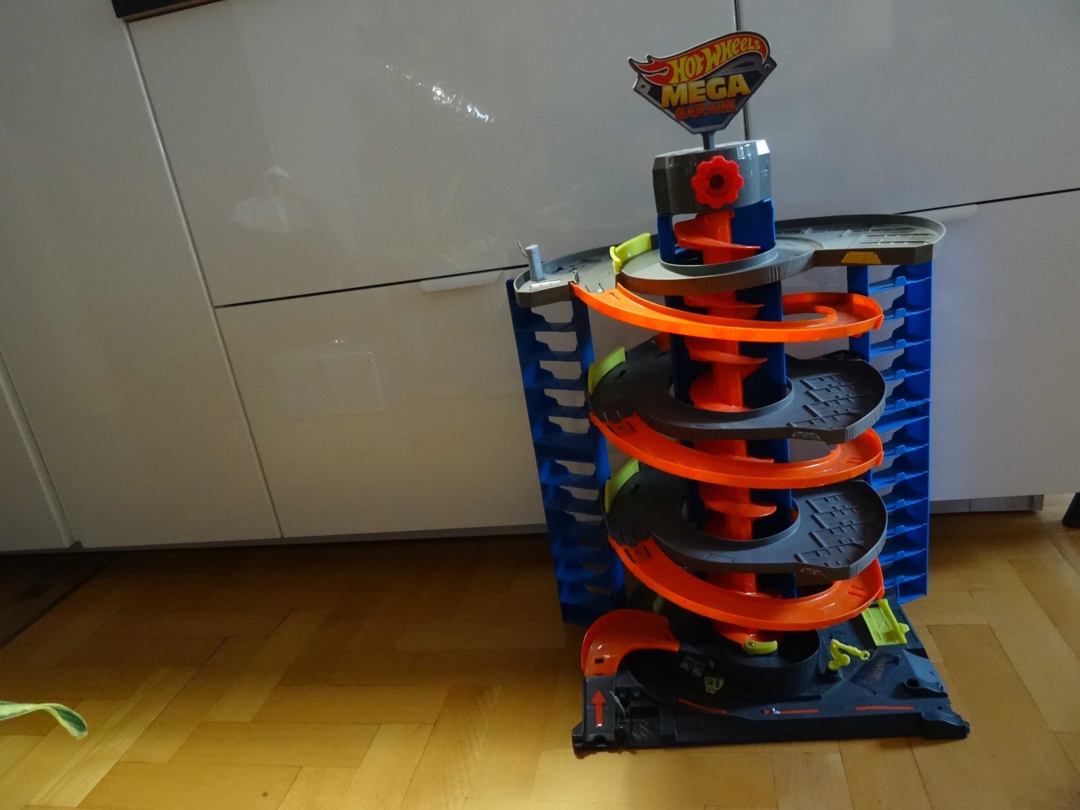 Hot Wheels zestaw Mega Garaż parking