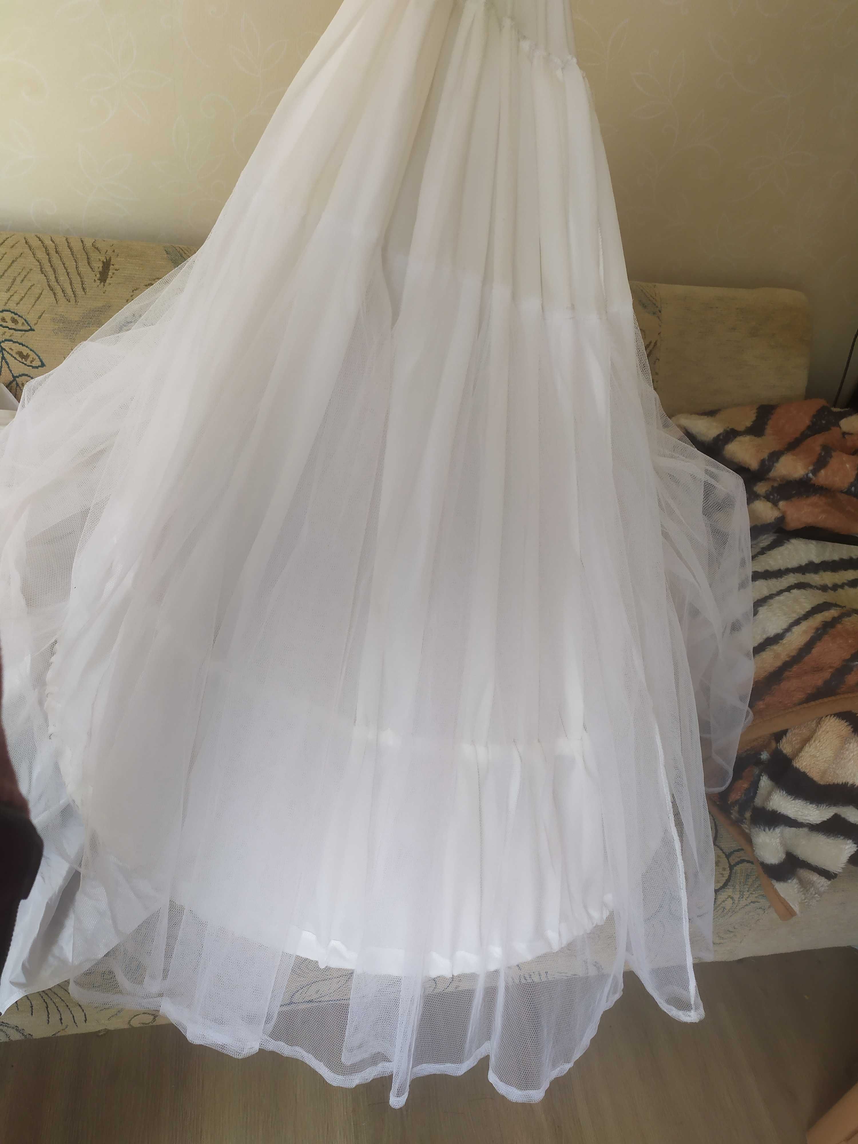 Suknia ślubna wiązana L + koło, bolerko, szarfa i wianek panny młodej