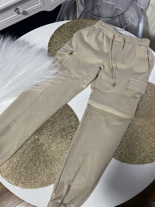 Spodnie beżowe jak nowe