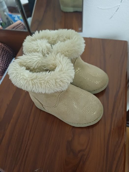 дитячі чоботи Cat & Jack, розмір 6.