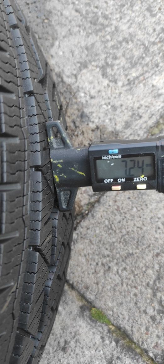 68 Opony Zimowe MICHELIN 235/50/17 Bardzo Ładne