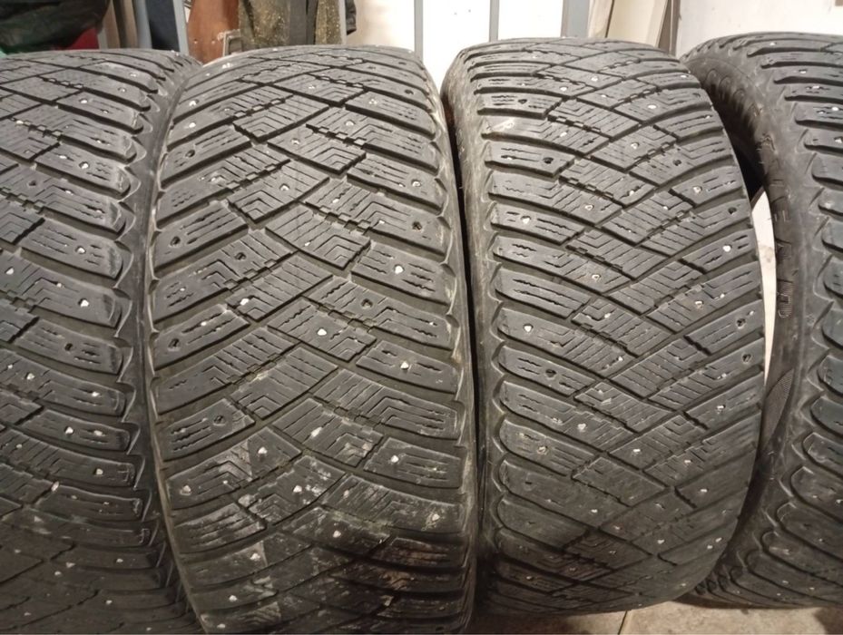 Шина гума зимова GoodYear 235-55r17103t