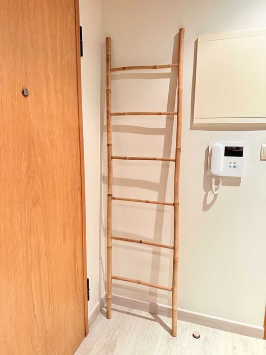 Toalheiro escada em bambu