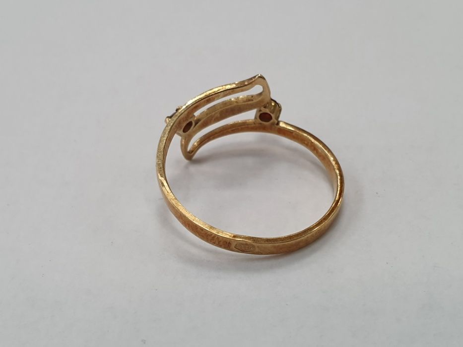 II poł. XX wieku! Złoty pierścionek/ 585/ 1.75 gram/ R14/ Granaty