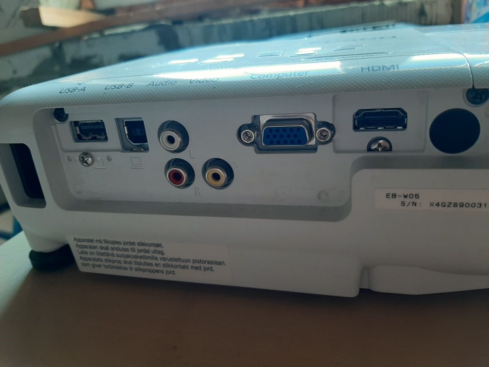 Projektor multimedialny Epson EB W05