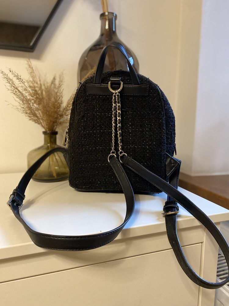 Śliczny plecak Guess Cessily boucle