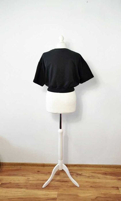 157 czarny krótki tshirt ze ściąganiem w talii