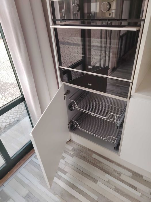 Cozinha branco lacado e bancada calacatta