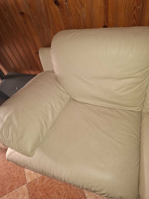 Vendo sofá em pele creme