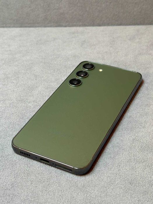 В гарному стані Самсунг SAMSUNG S23 256GB Green 6 місяців гарантії!