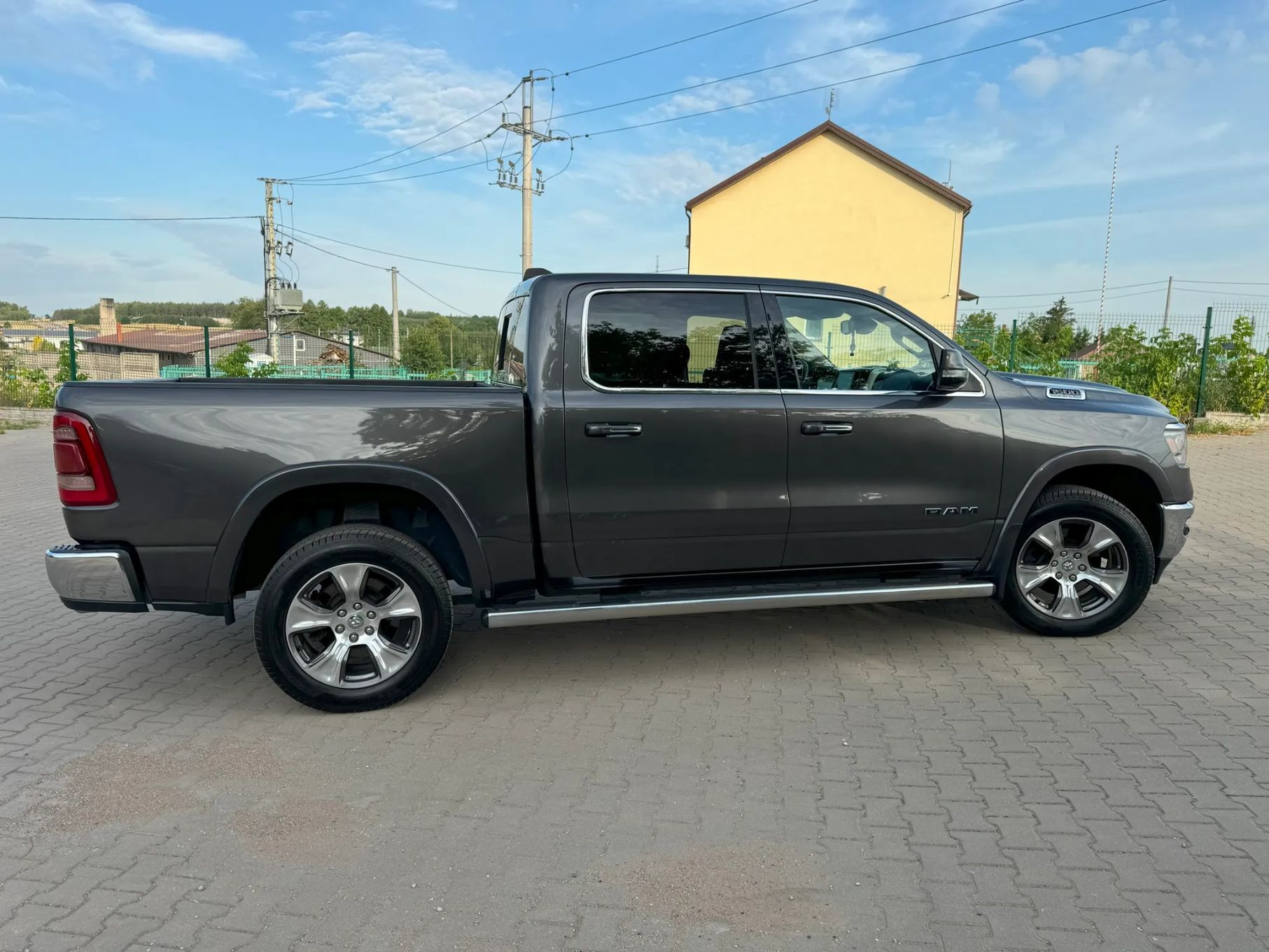 RAM 1500 Dodge Ram 5.7 Hemi 401KM Laramie 4x4 Panorama