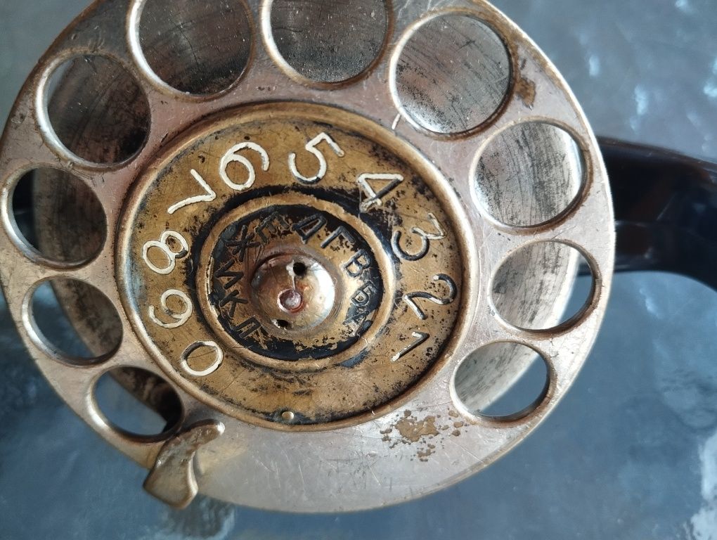 Stara słuchawka telefoniczna z tarczą