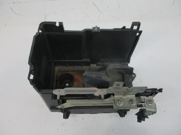 Base / caixa da bateria MAZDA 3 (BK)