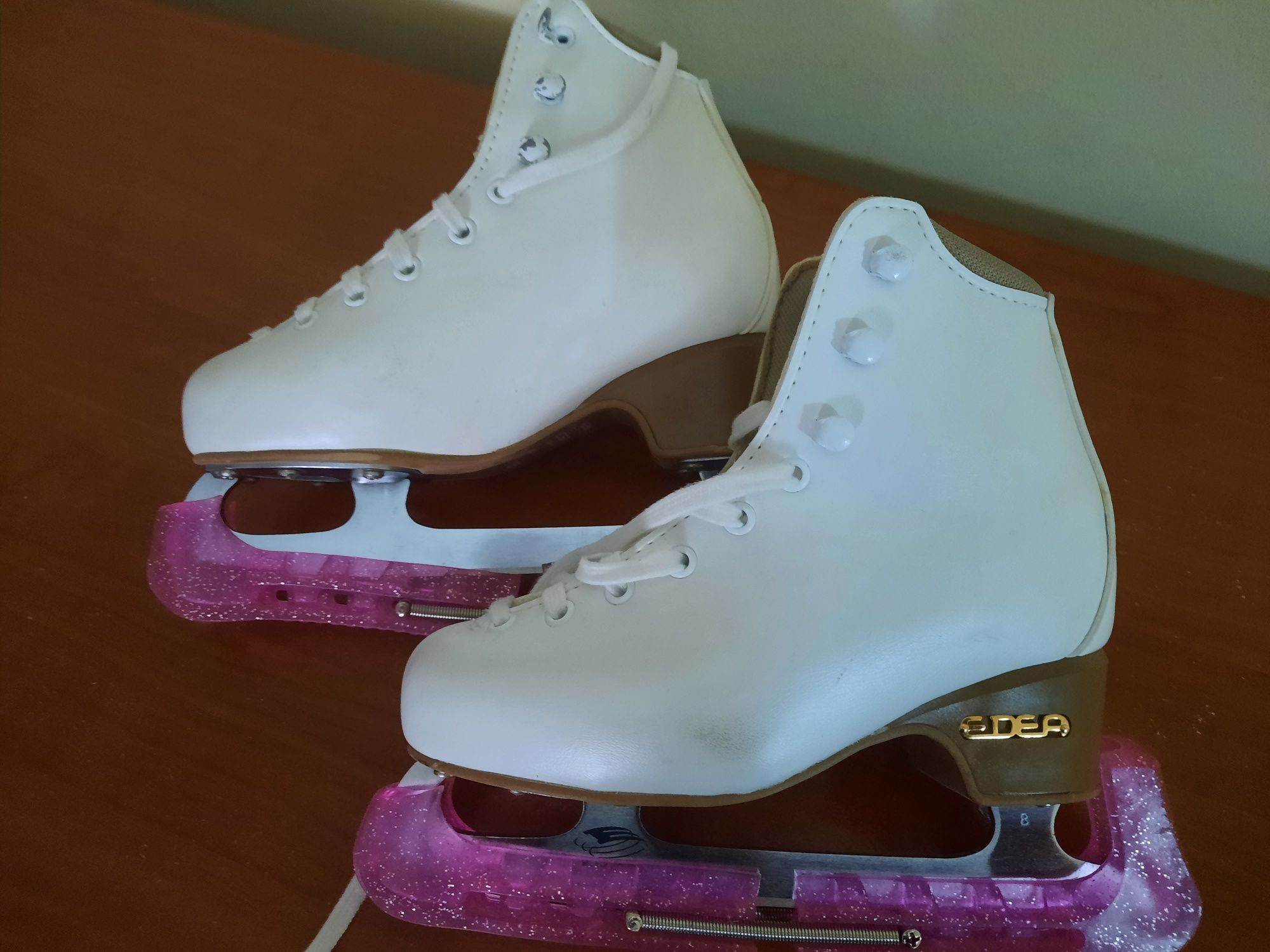 Patins de gelo. Para menina.