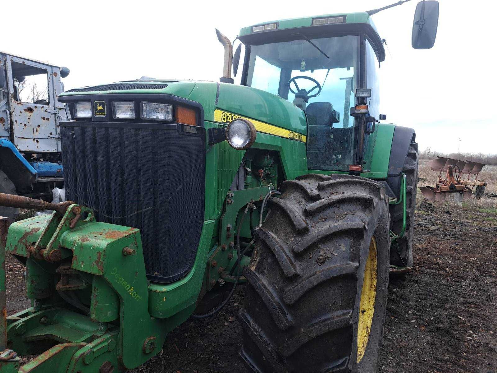 трактор John Deere 2000р.