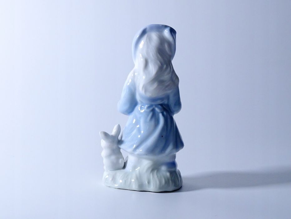 piękna stara figurka porcelanowa dziewczynka