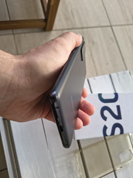 Samsung S20 fe używany stan idealny